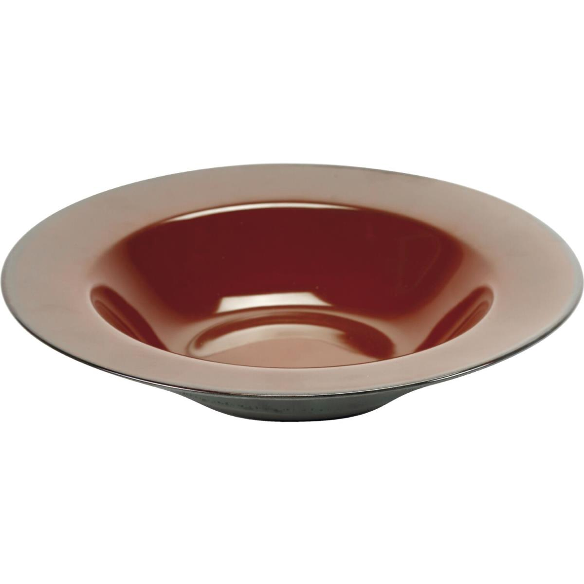 Eine braune tiefe Schüssel mit einem glatten, glänzenden Innenraum.