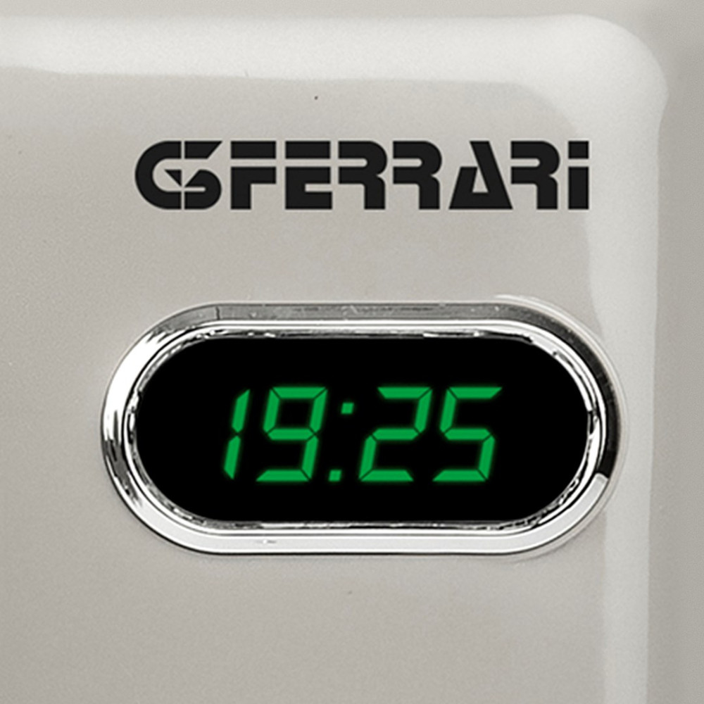 Un dispositivo bianco con logo "FERRARI" e display digitale "19:25".