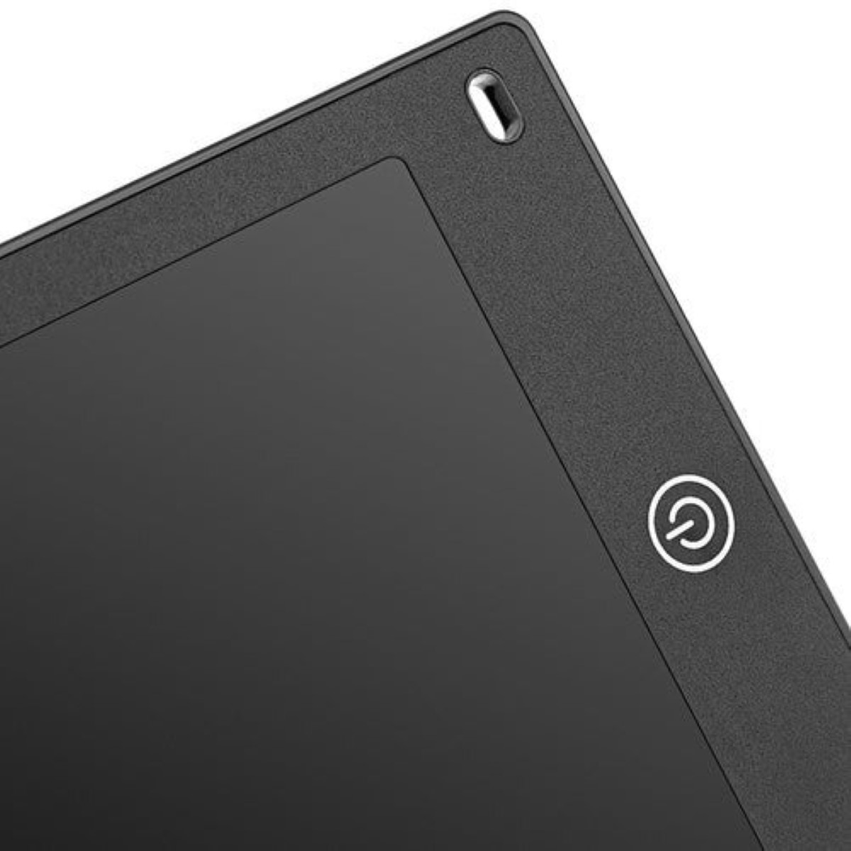 Primer plano de una tableta de escritura digital negra con botón de encendido y orificio.