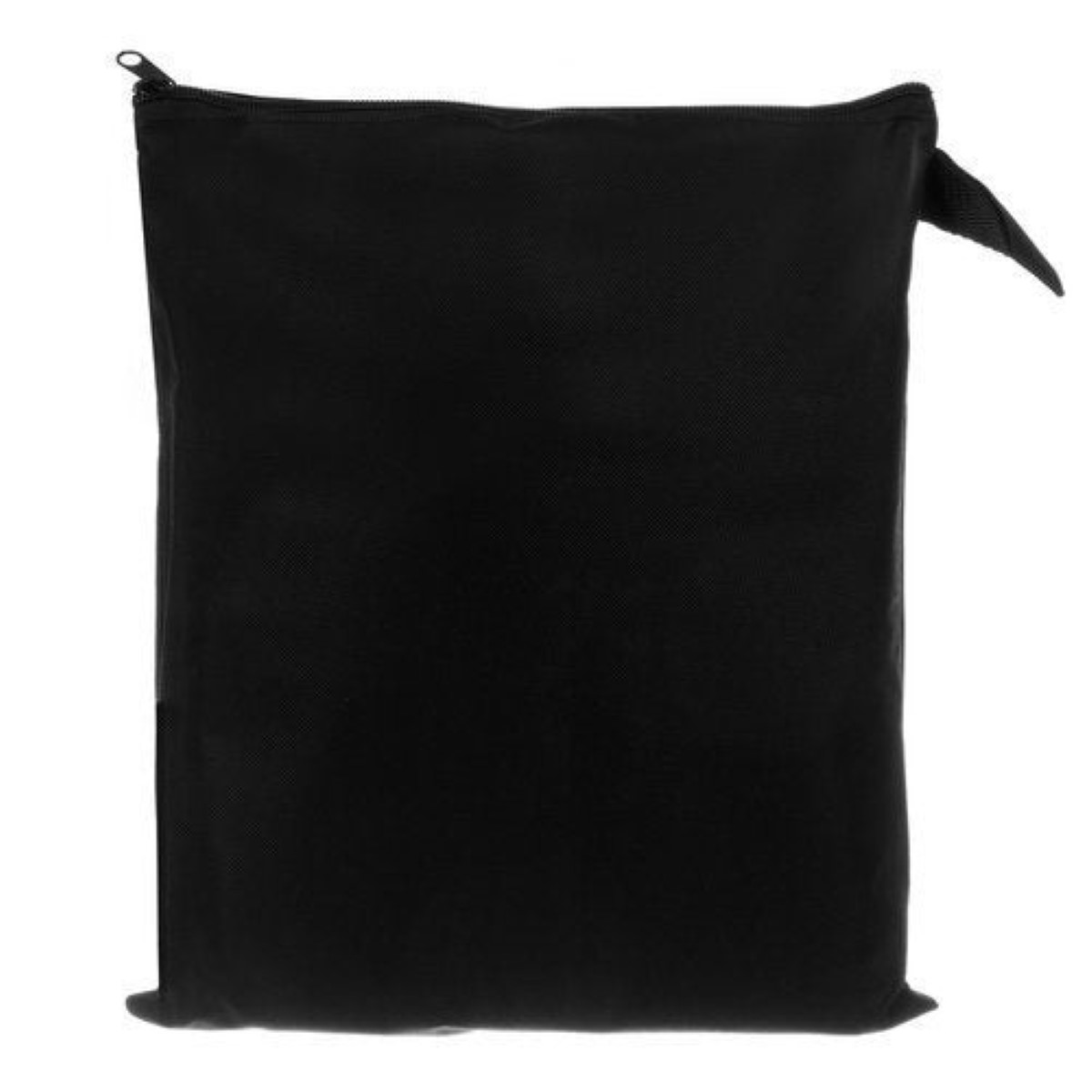 Bolso de tela negro con cierre de cremallera y asa en el lado derecho.