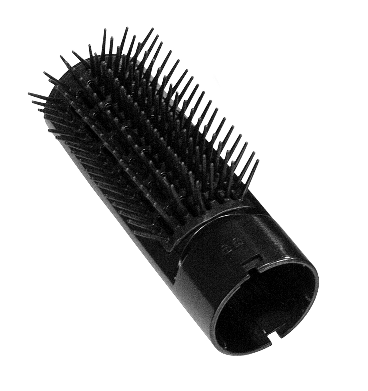 Czarna końcówka szczotki z wieloma sztywnymi włoskami na białym tle.