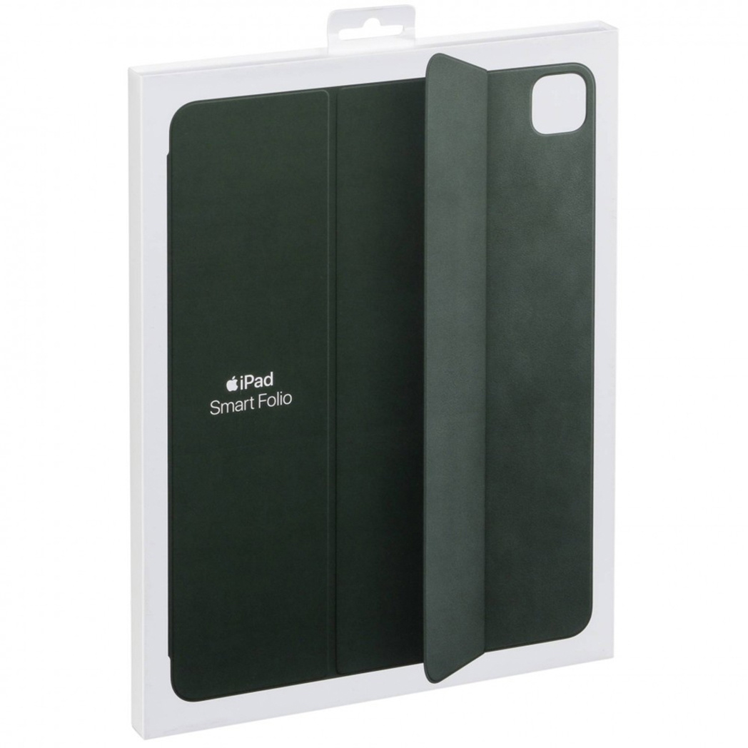 Dunkelgrüner iPad Smart Folio in weißer Verpackung, geöffnet.