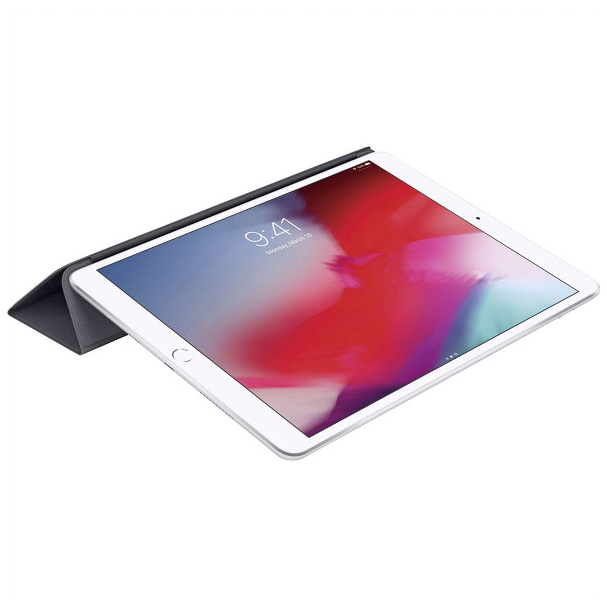 Ein weißes Tablet mit einem grauen Klappständer, das auf einem weißen Hintergrund liegt.