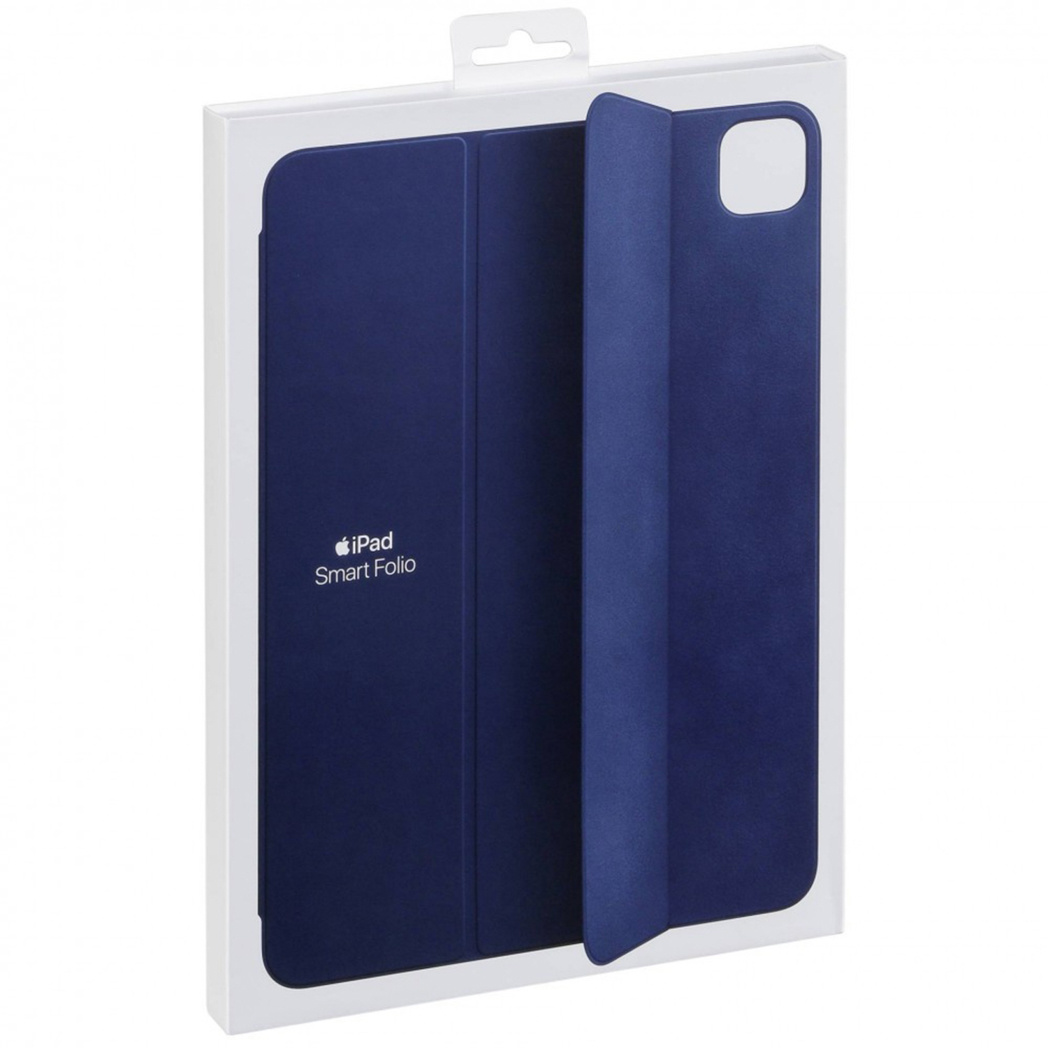 Ein dunkelblaues iPad Smart Folio in weißer Verpackung.