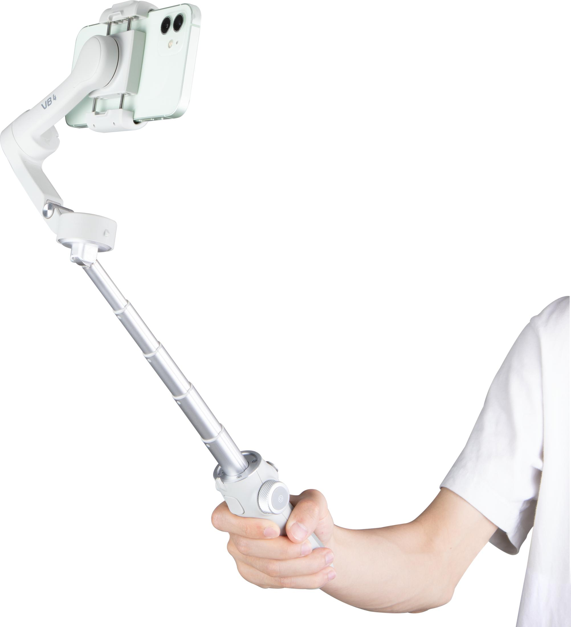 Une main tient une nacelle extensible avec un smartphone vert clair.