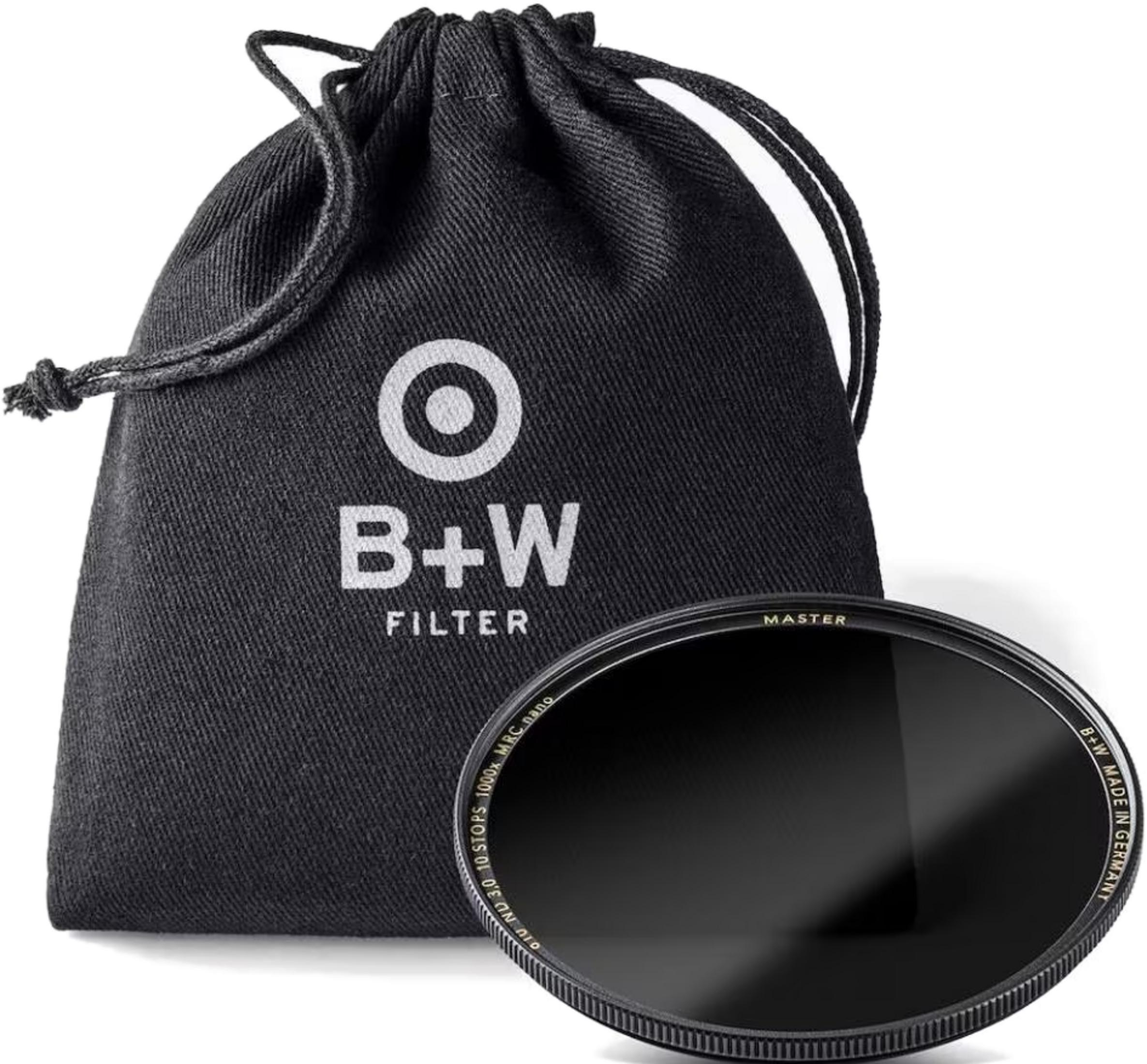 Ein schwarzer B+W Filterbeutel mit einem B+W ND-Filter daneben.