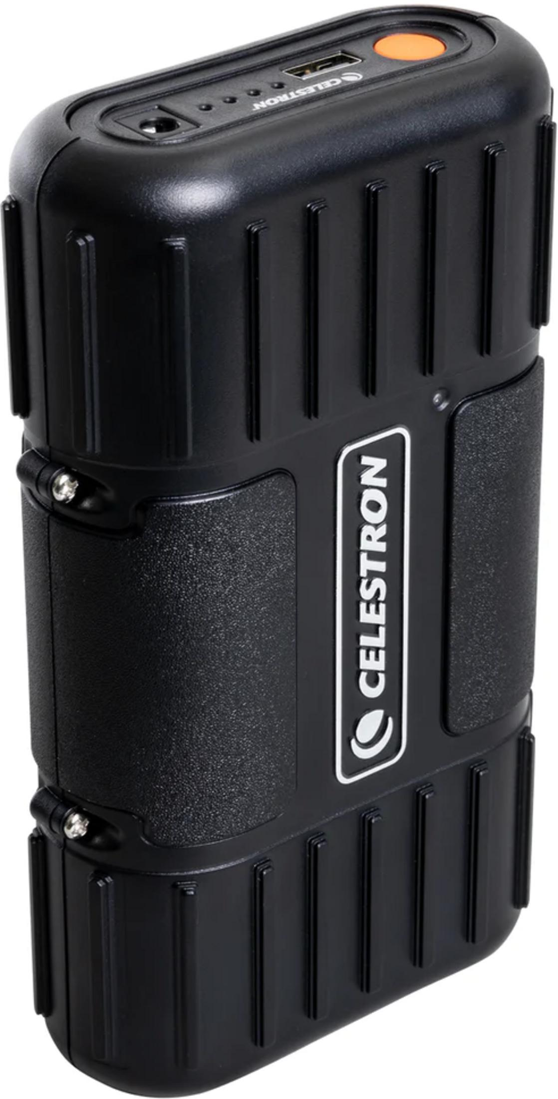 Power bank nera Celestron con custodia scanalata e porta USB.