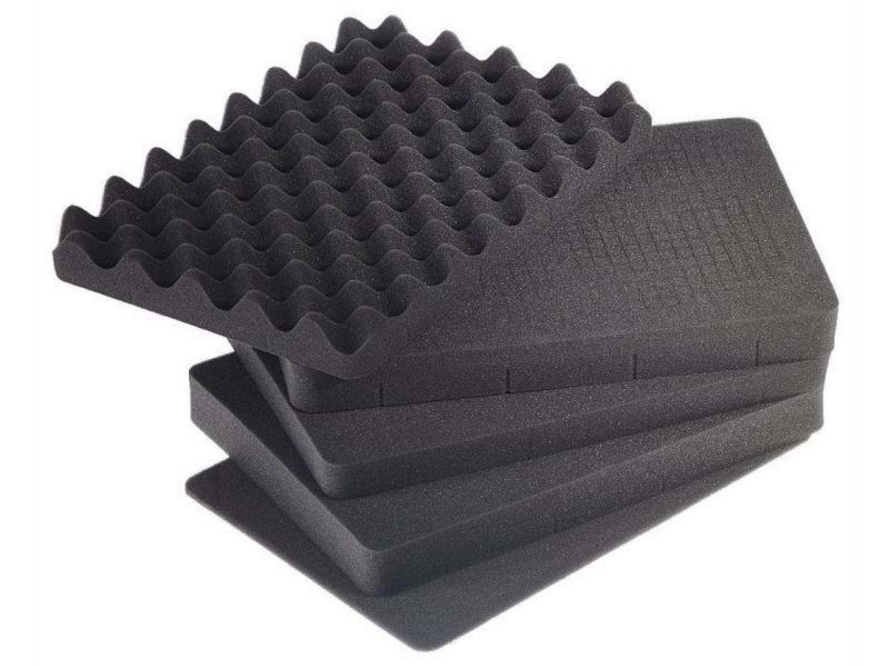 Schwarzer Schaumstoff mit Wellenmuster und flachen Schichten.