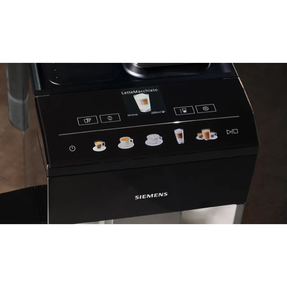 Ekspres do kawy z ekranem dotykowym wyświetlającym Latte Macchiato.