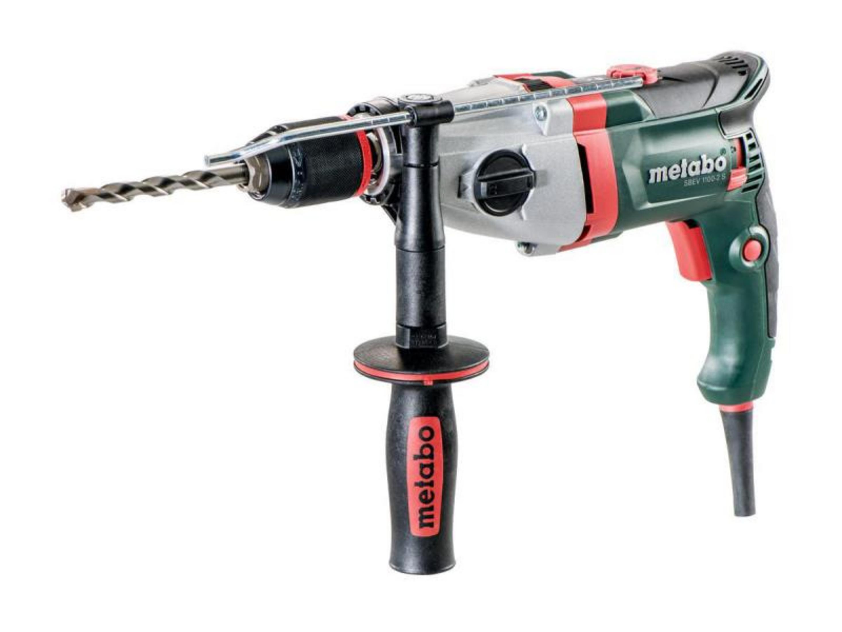 Un tassellatore Metabo verde con punta da trapano e manico ausiliario.