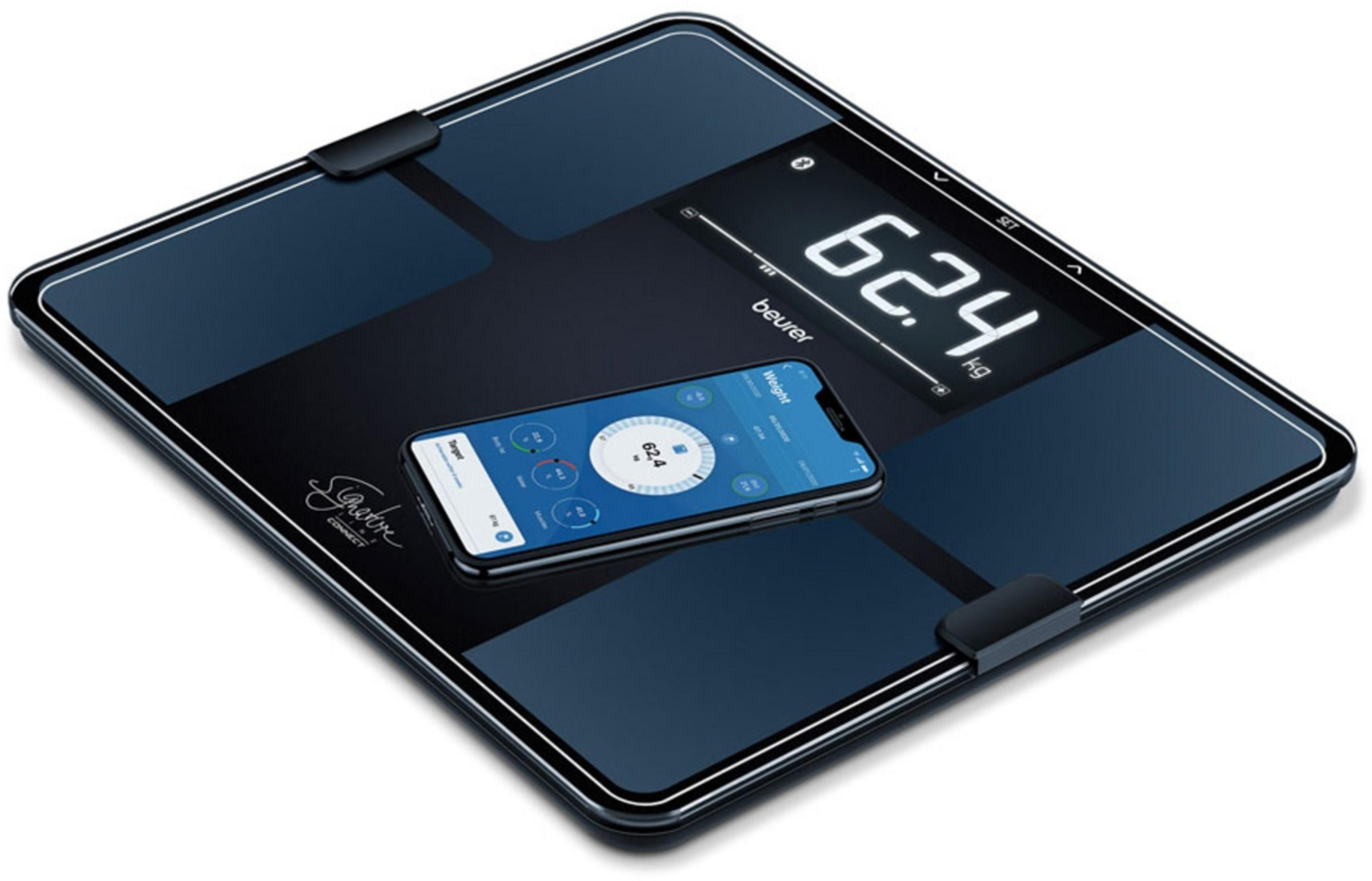 Eine digitale Waage mit einem Smartphone, das ihr Gewicht anzeigt.