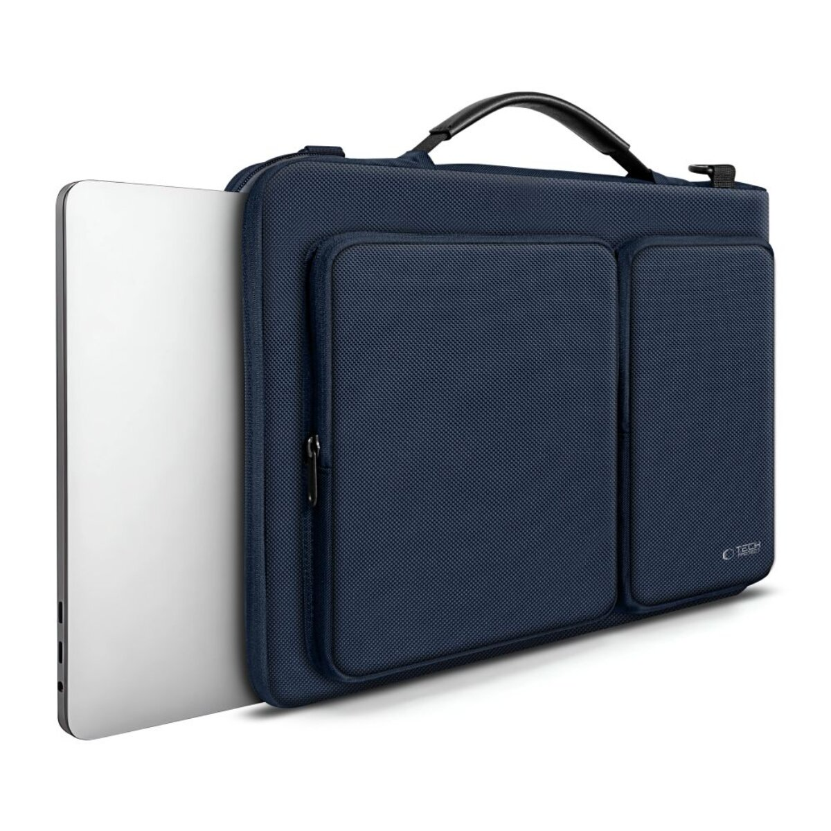 Dunkelblaue Laptoptasche mit silbernem Laptop, der teilweise herausragt.