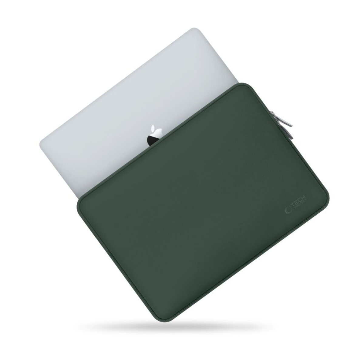 Ein graues MacBook in einer dunkelgrünen Laptoptasche mit Reißverschluss.