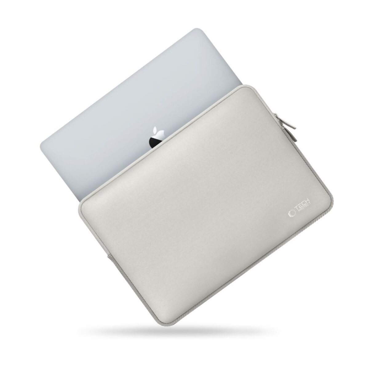 Ein silberner Laptop mit Apple-Logo ragt aus einer hellgrauen Laptophülle.