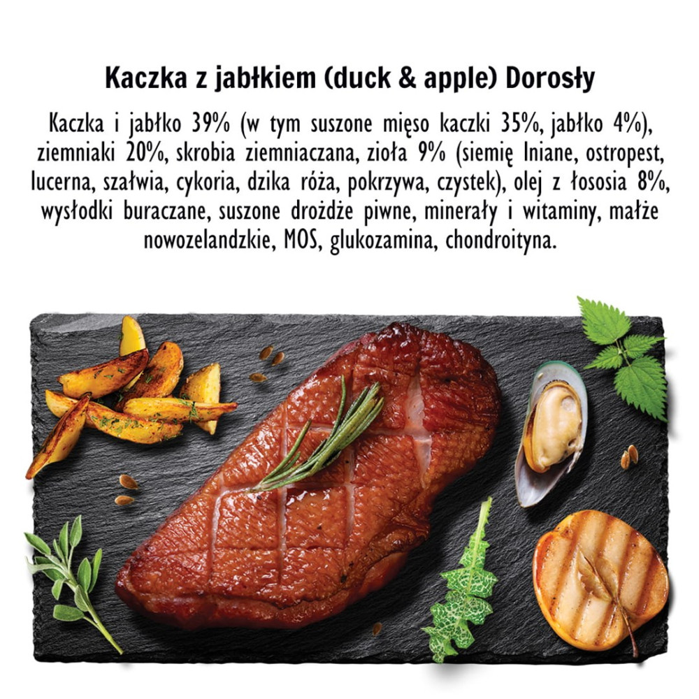 Pieczona kaczka z ziemniakami, jabłkiem, małżem i ziołami na łupku.