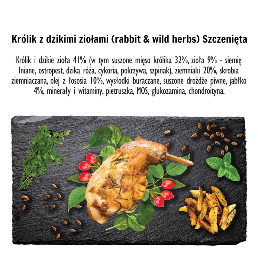 Gotowana nóżka królika z ziołami, dziką różą i ćwiartkami ziemniaków na czarnej desce, z tekstem powyżej.