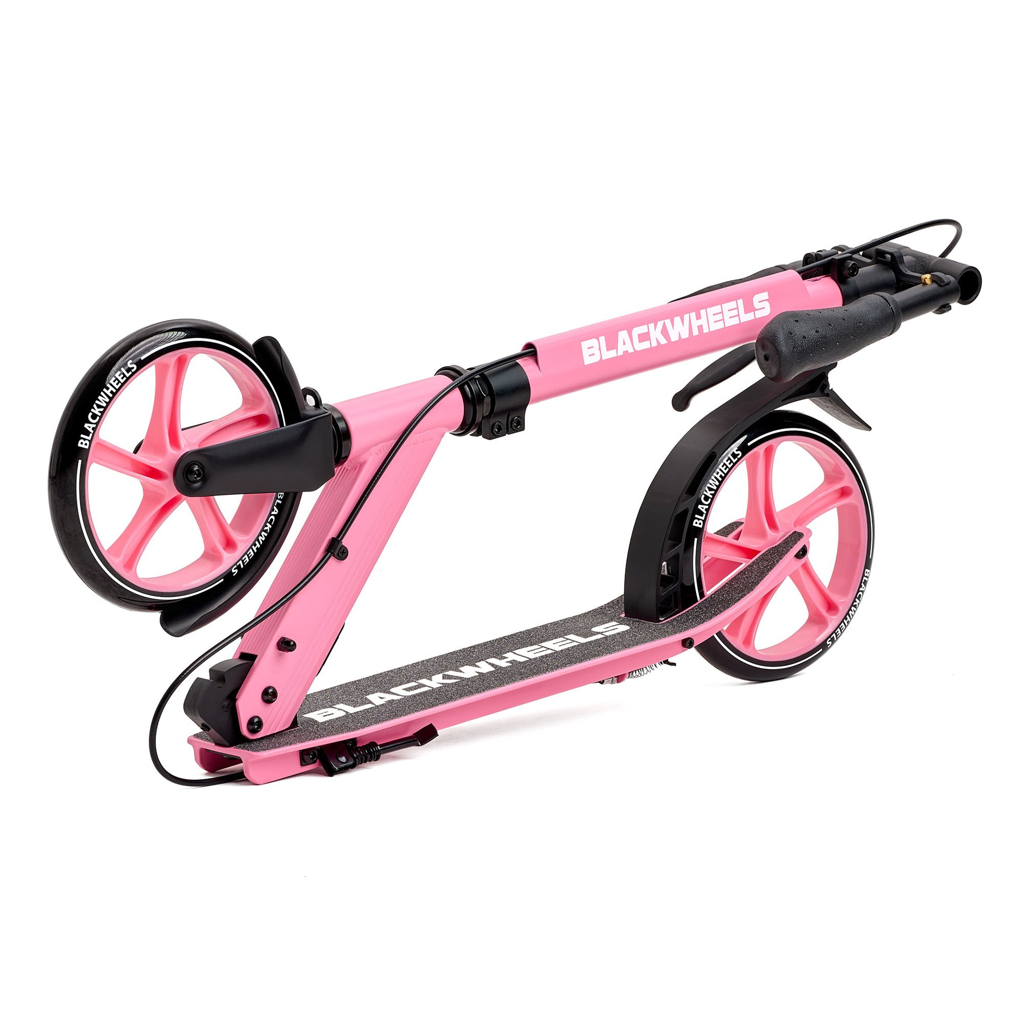 Un patinete rosa con ruedas negras y marca BLACKWHEELS.