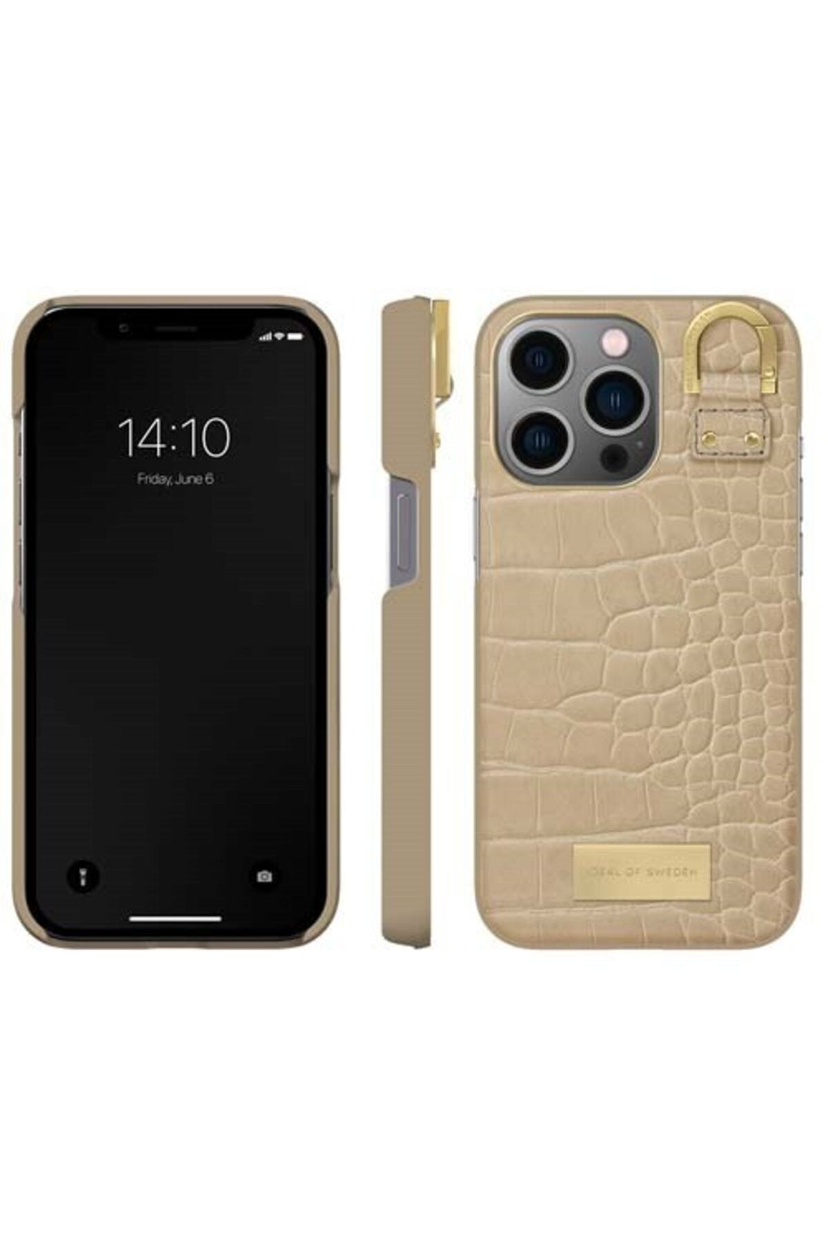 Ein hellbeiges iPhone-Case mit Krokodilleder-Textur, Kamera-Ausschnitt und goldenem Detail.