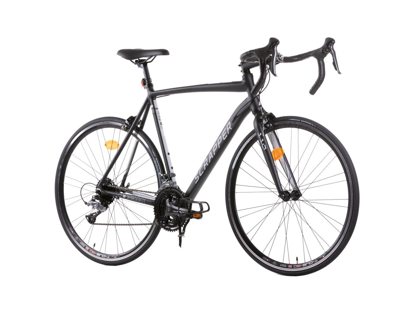 Czarny rower szosowy z hamulcami szczękowymi i srebrnymi akcentami.