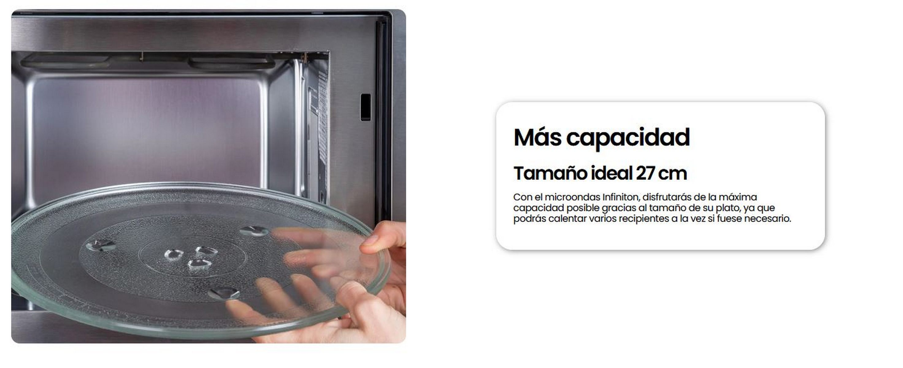 Las manos de una persona colocando un plato giratorio de cristal transparente dentro de un horno microondas de acero inoxidable, con texto a la derecha.