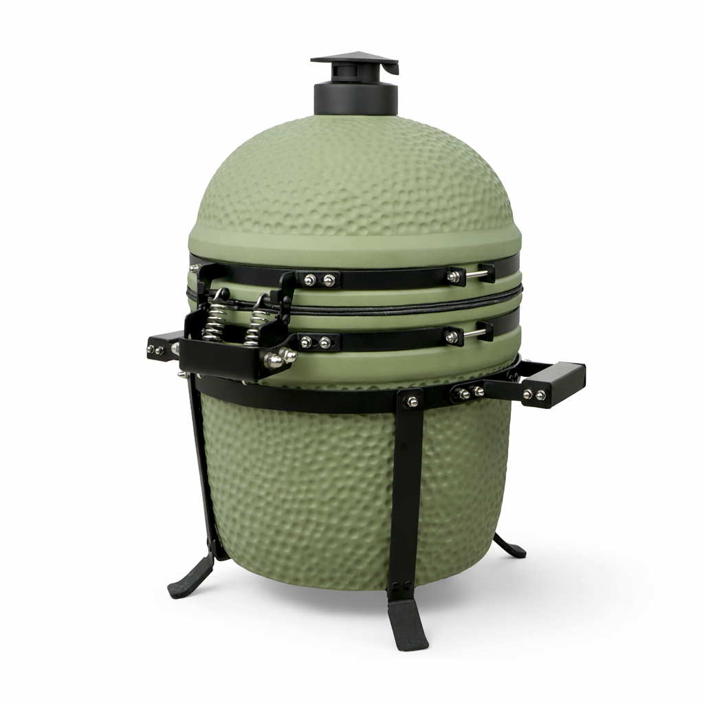 Grüne Keramik-Grill mit schwarzem Metallgestell und Lüftungsschlitzen.
