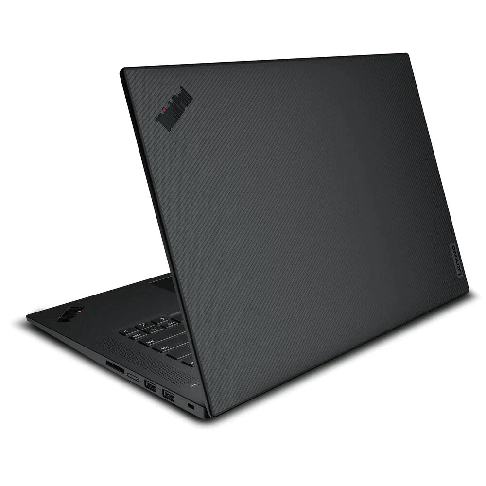 Laptop nero con loghi Lenovo e ThinkPad, motivo in fibra di carbonio.