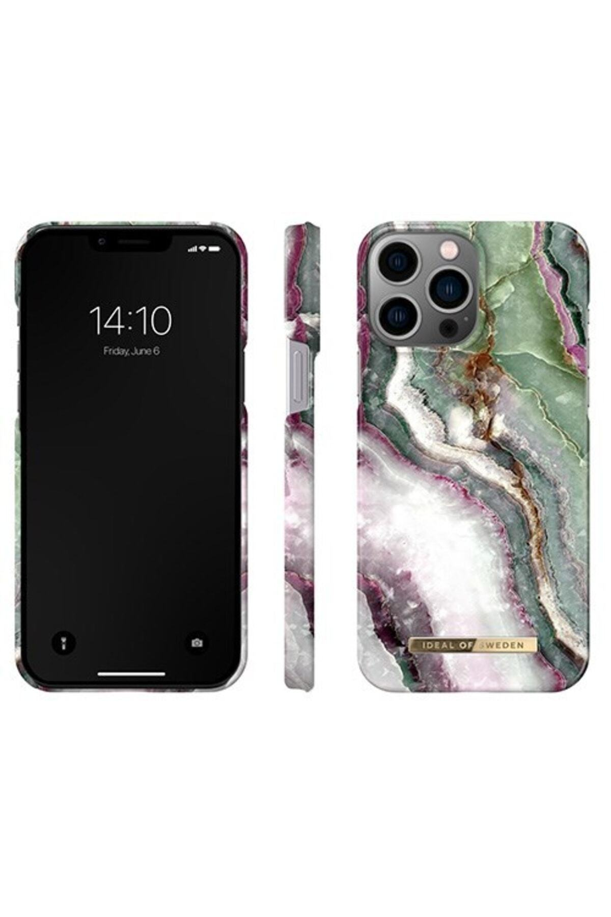 Mermer desenli kılıflı bir iPhone, önden, yandan ve arkadan gösteriliyor.