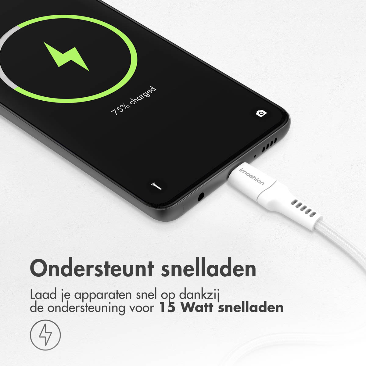 Smartphone en charge à 75% avec un câble blanc.