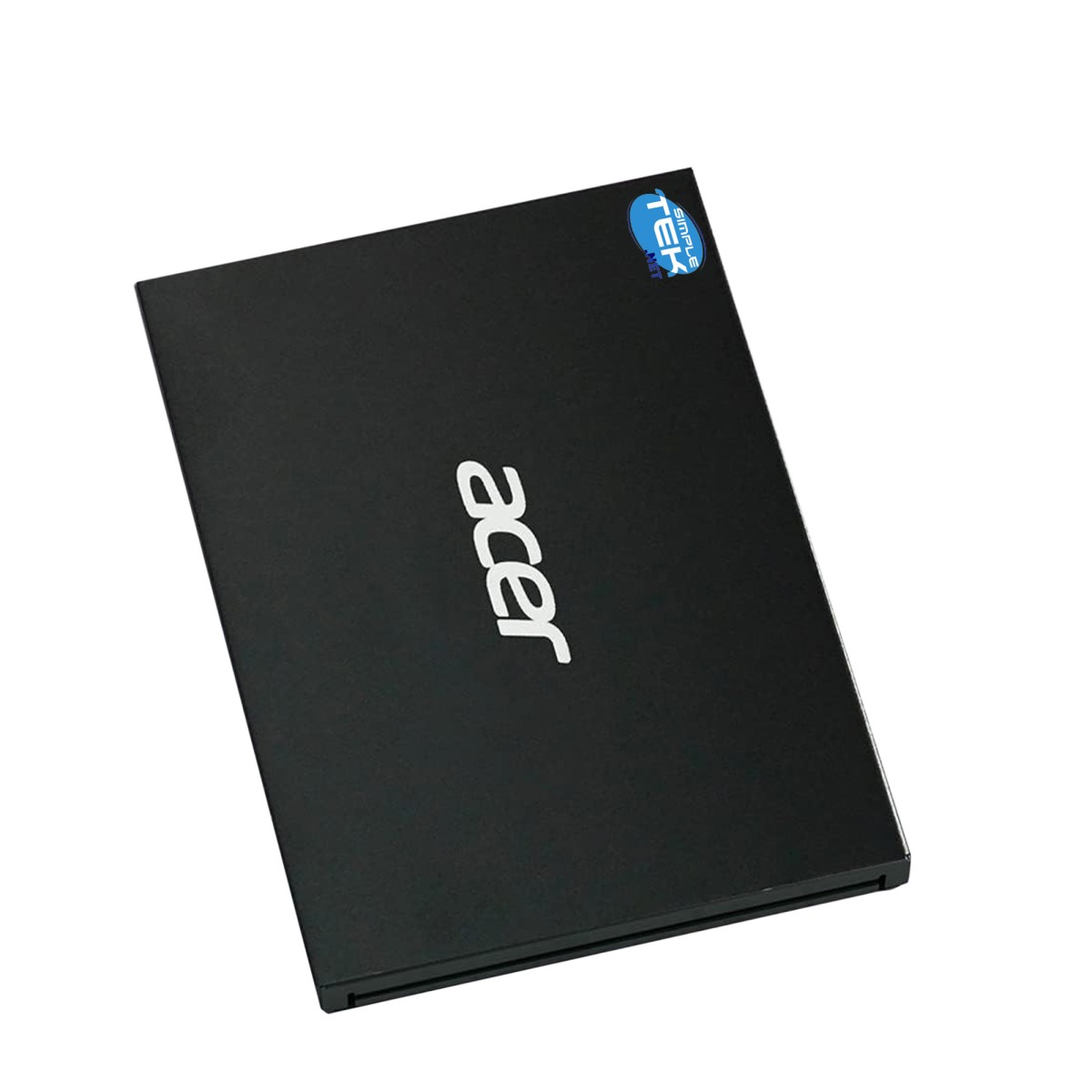 Un portátil Acer negro se muestra desde un ángulo superior, ligeramente inclinado. Una pegatina azul y blanca de 'SIMPLE TEK NET' está arriba a la izquierda.