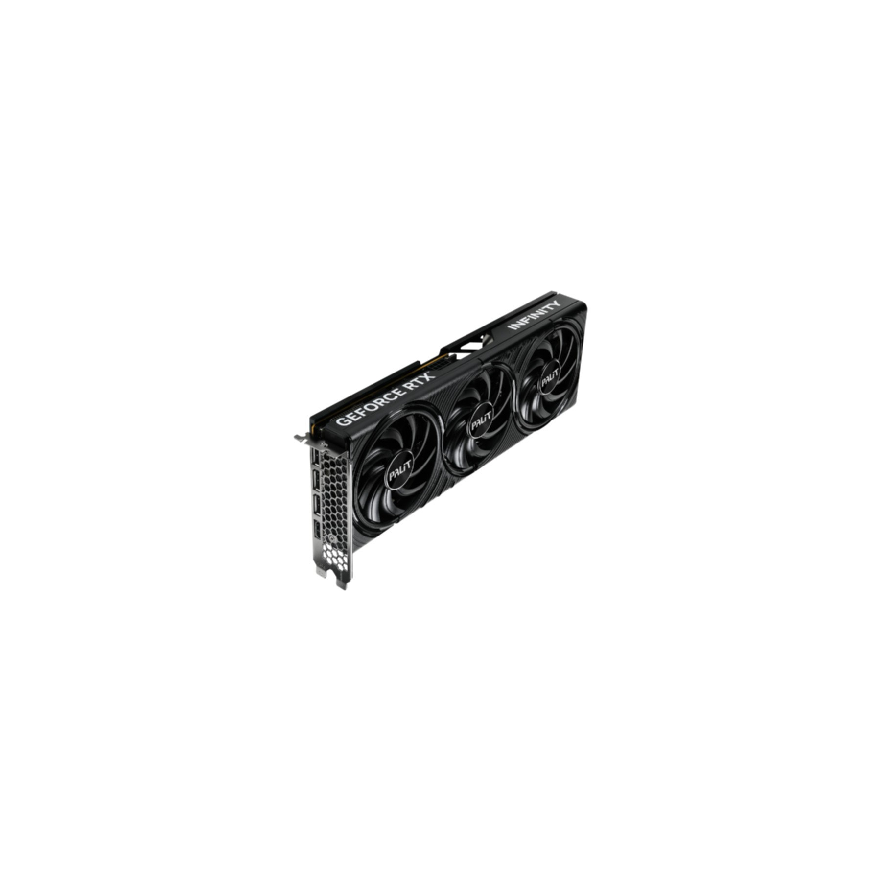 Eine schwarze Grafikkarte mit drei Lüftern und der Aufschrift „GEFORCE RTX“ und „INFINITY“, schräg auf weißem Hintergrund.