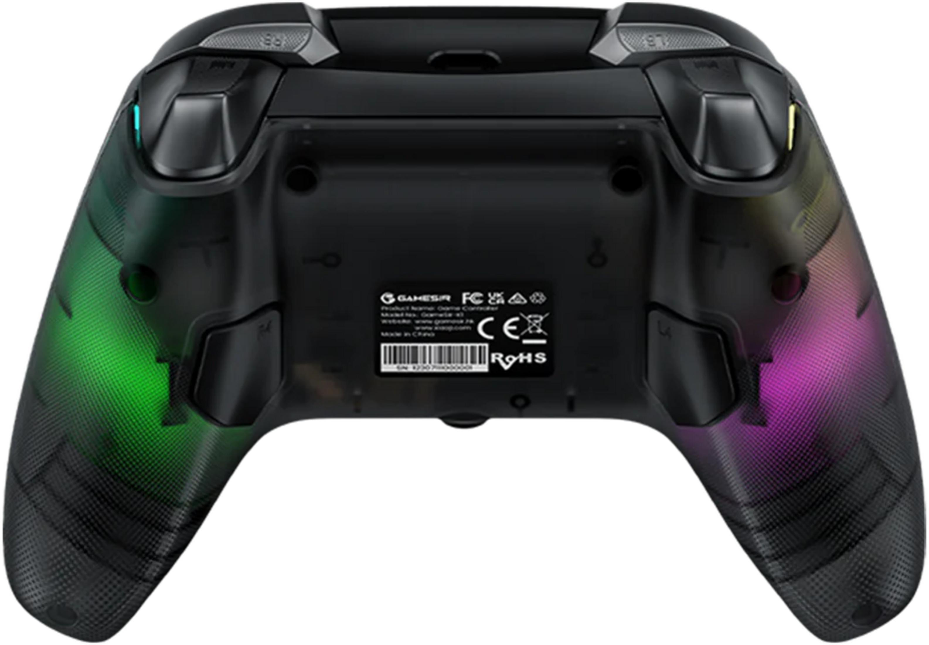 Controller nero con illuminazione verde e viola.