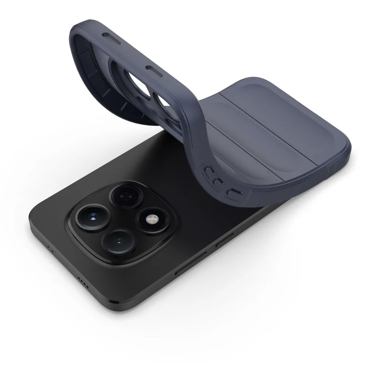 Coque de téléphone gris foncé placée sur un smartphone noir à quatre caméras.