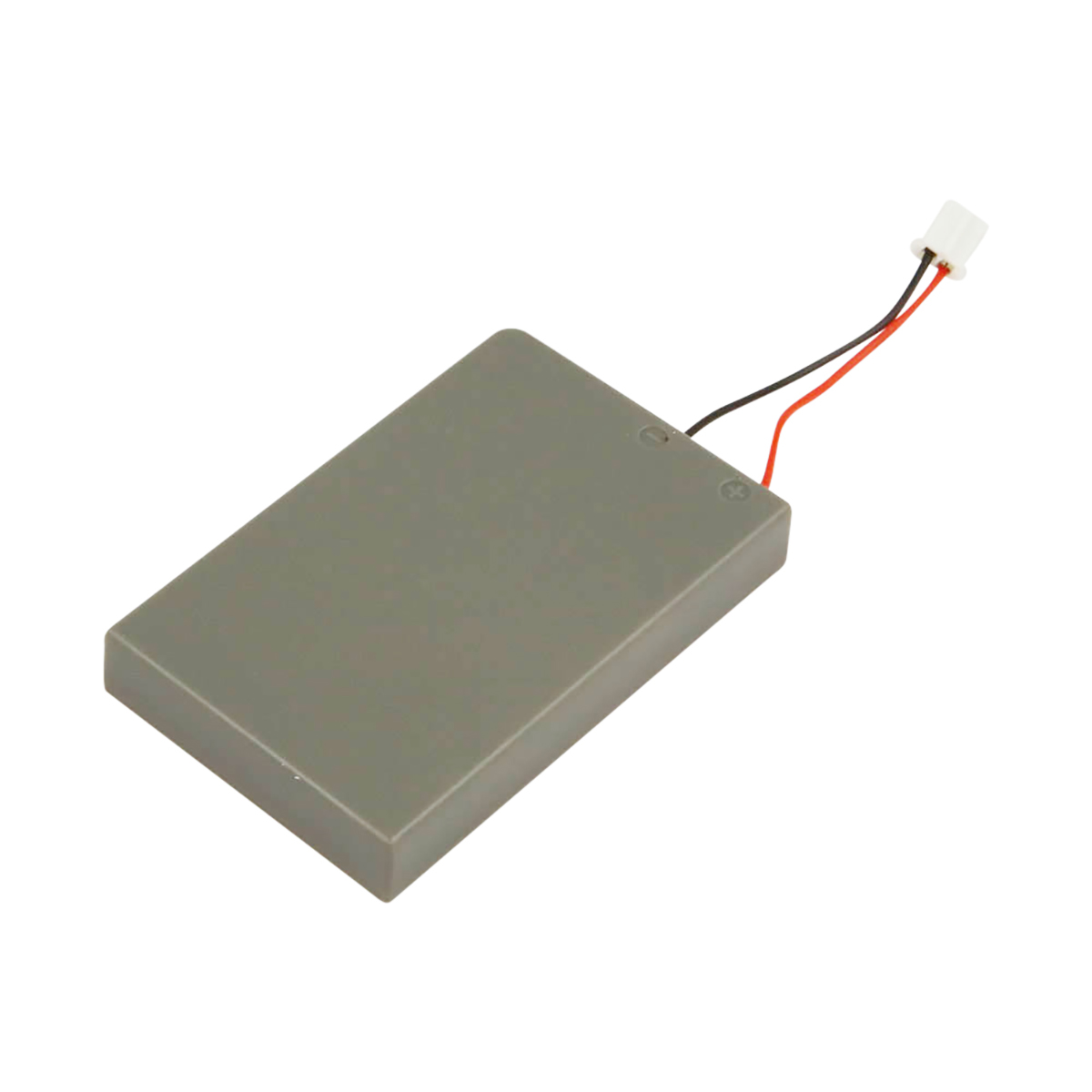 Batteria grigia con due fili e connettore bianco su sfondo bianco.