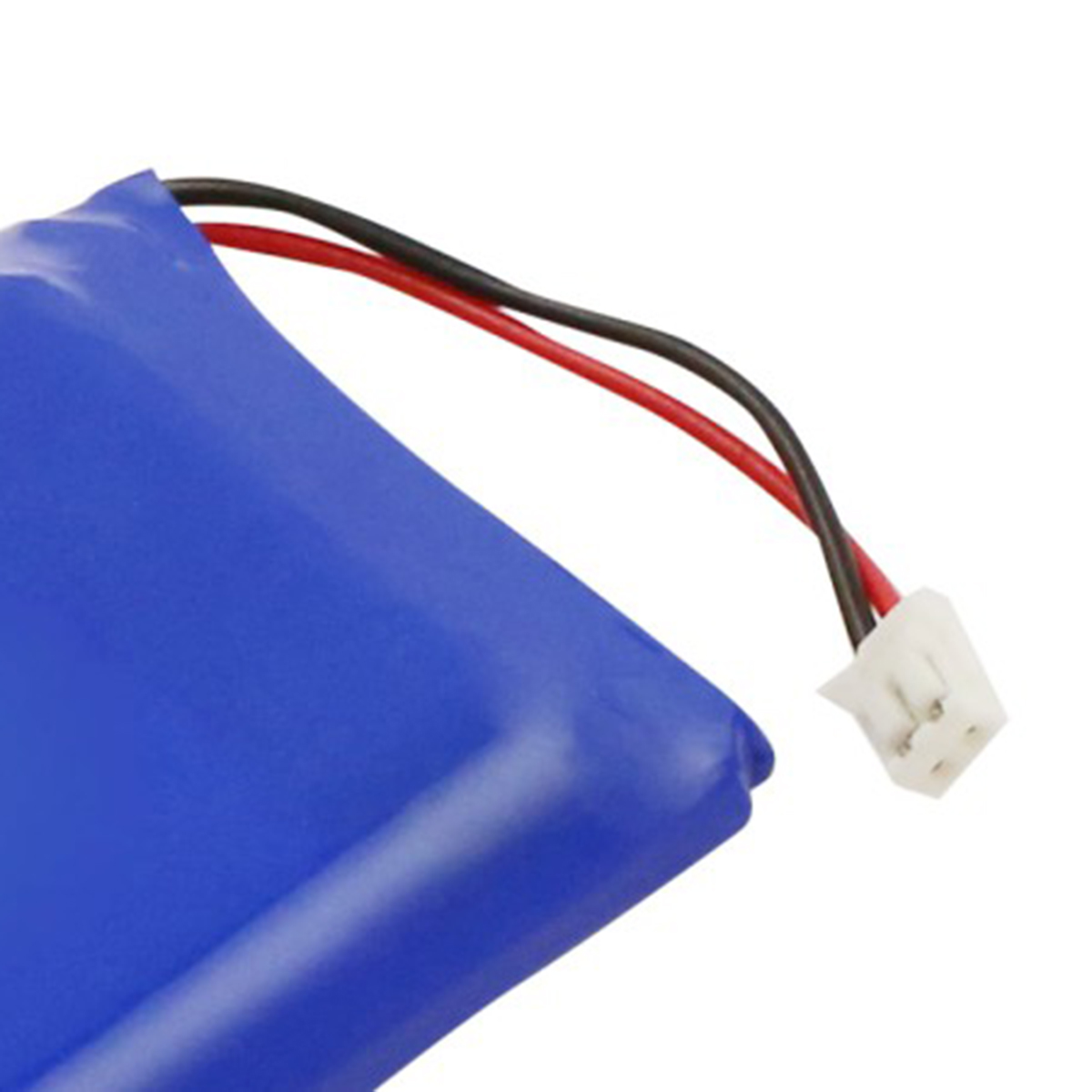 Un pacco batteria blu con fili rosso e nero e connettore bianco.