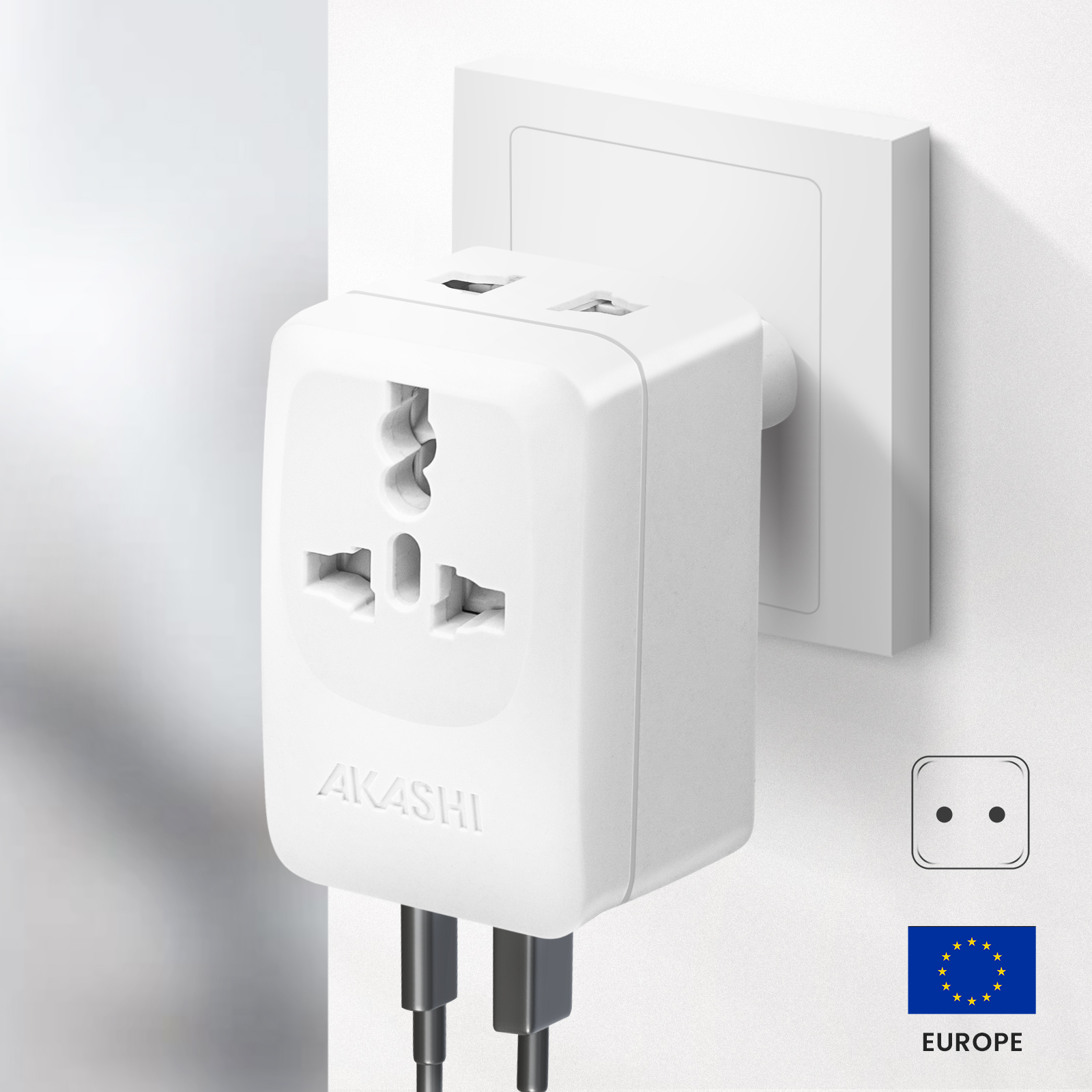 Un adaptador de viaje universal blanco con dos puertos USB está enchufado.