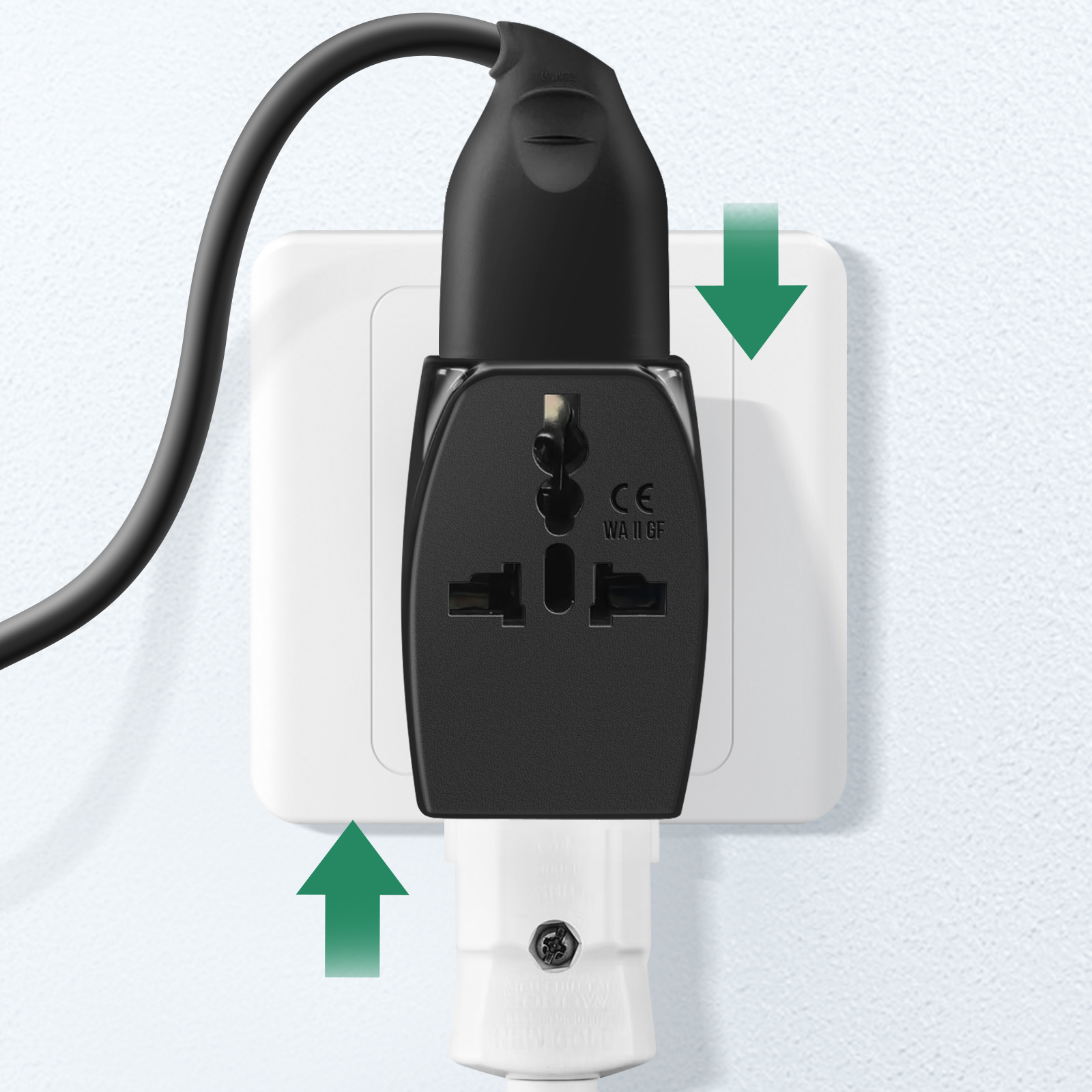 Un adaptador de viaje negro se enchufa en un enchufe de pared blanco.
