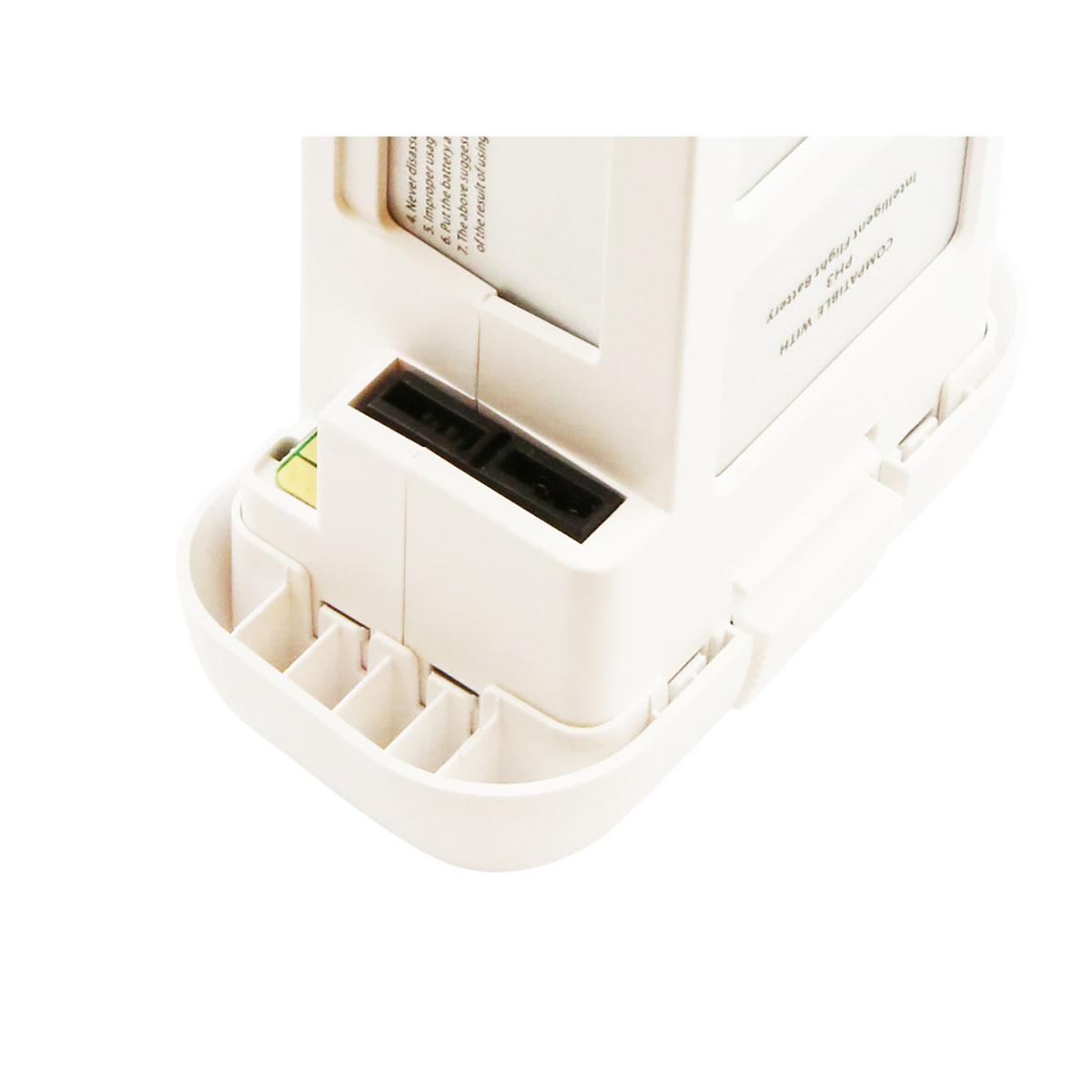 Primo piano di una batteria bianca per droni con connettori ed etichette di avvertenza.