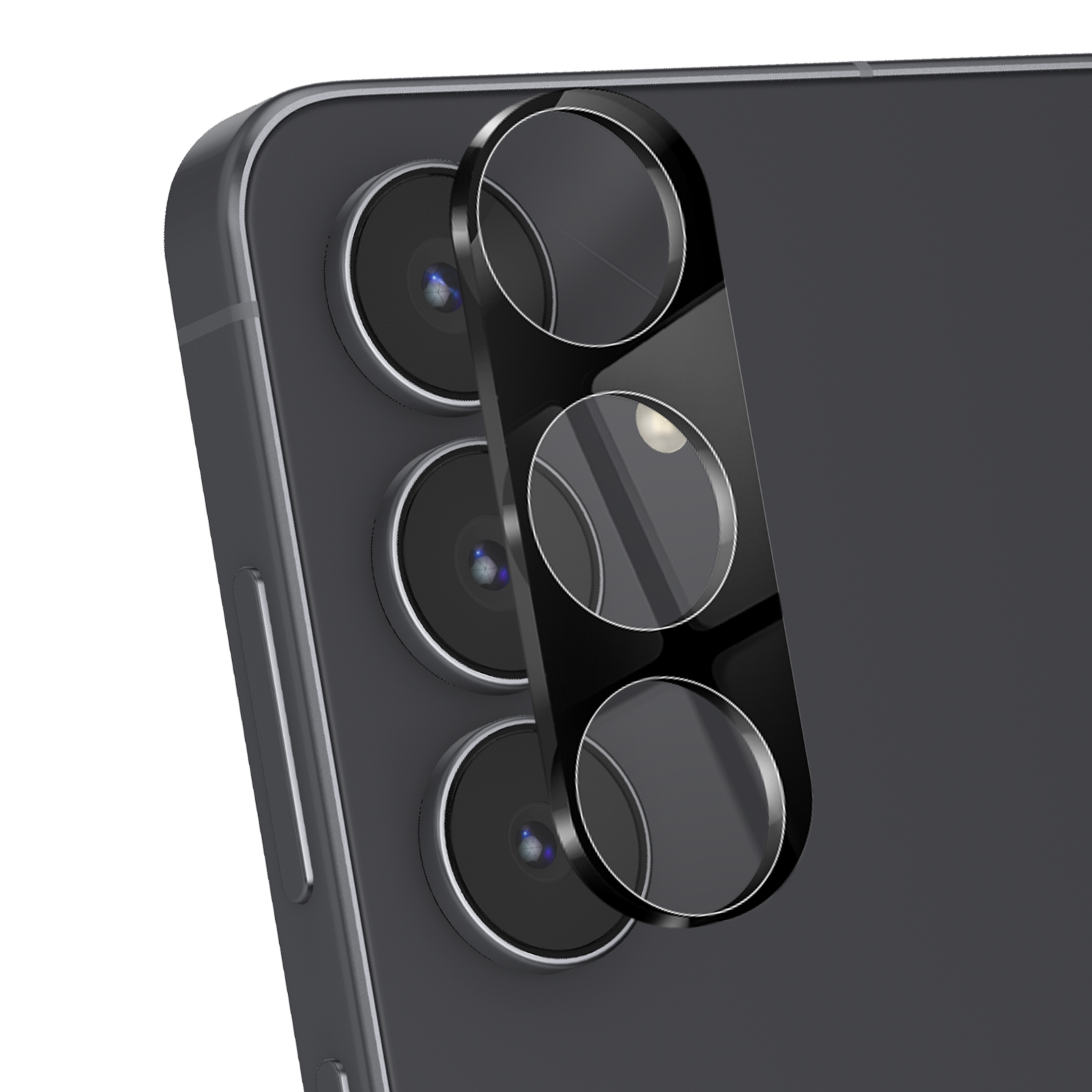 Achterkant van een donkere smartphone met drie cameralenzen en beschermend glas.