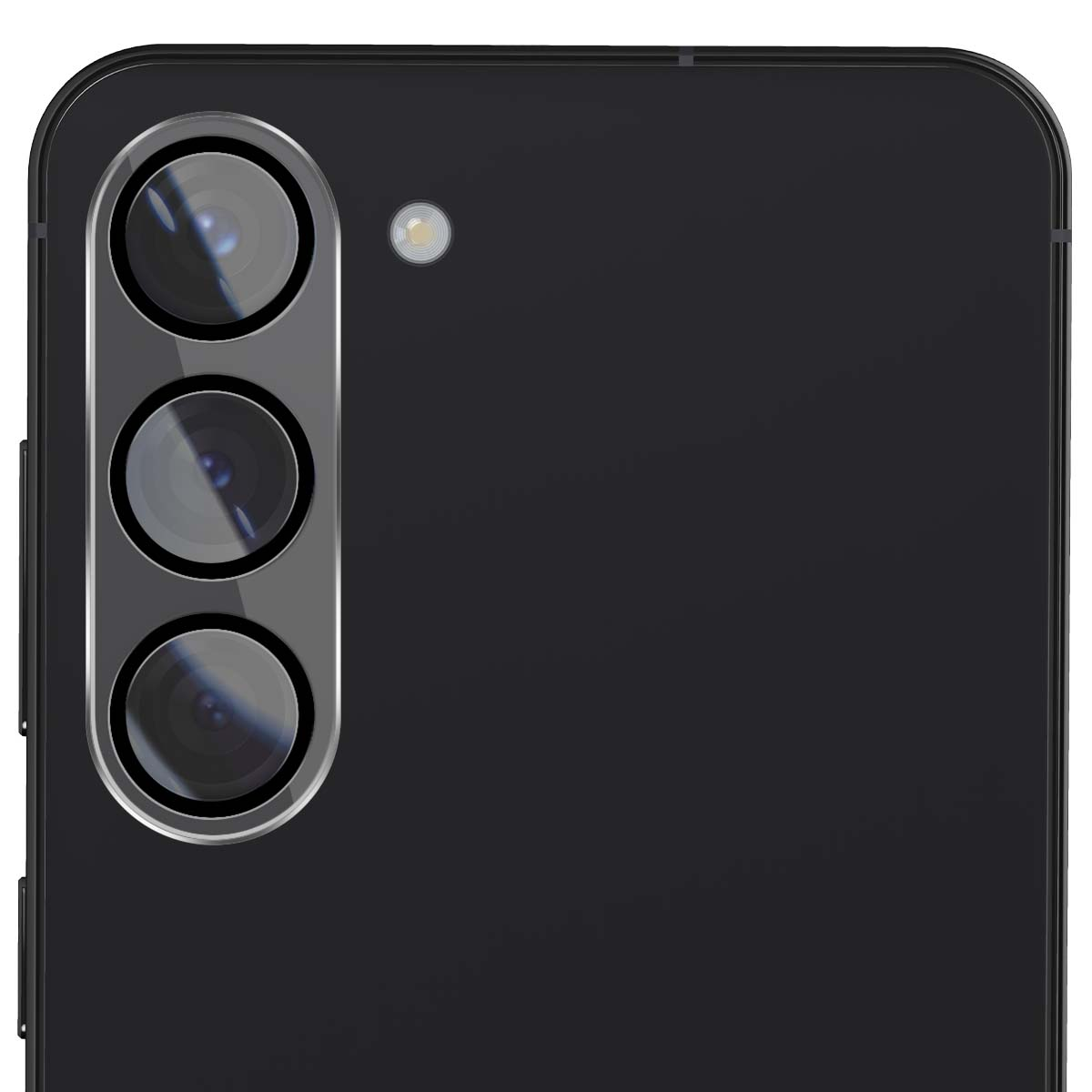 Gros plan de l'arrière d'un smartphone noir avec trois objectifs et un flash.