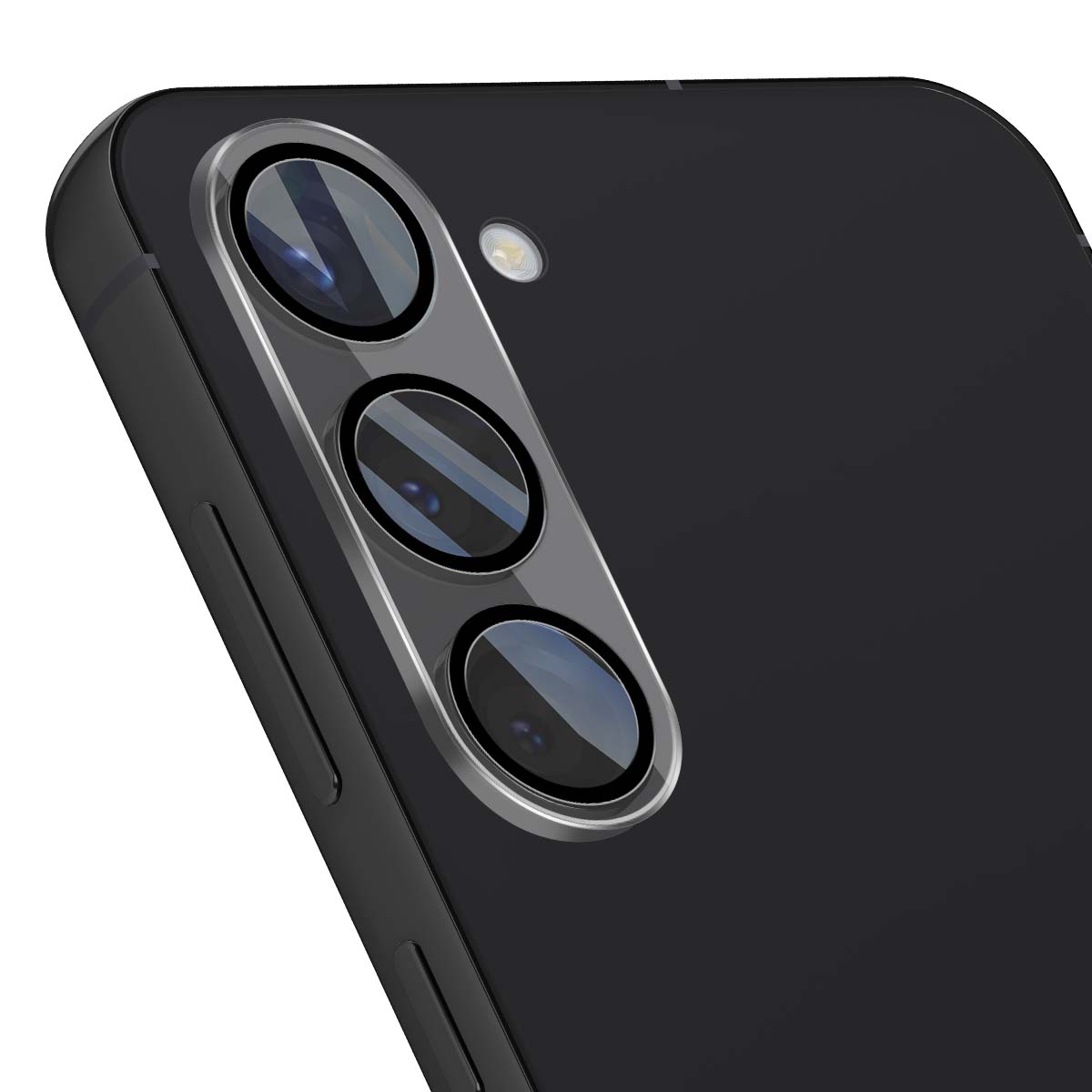 Gros plan d'un dos de smartphone noir avec trois objectifs et un flash.