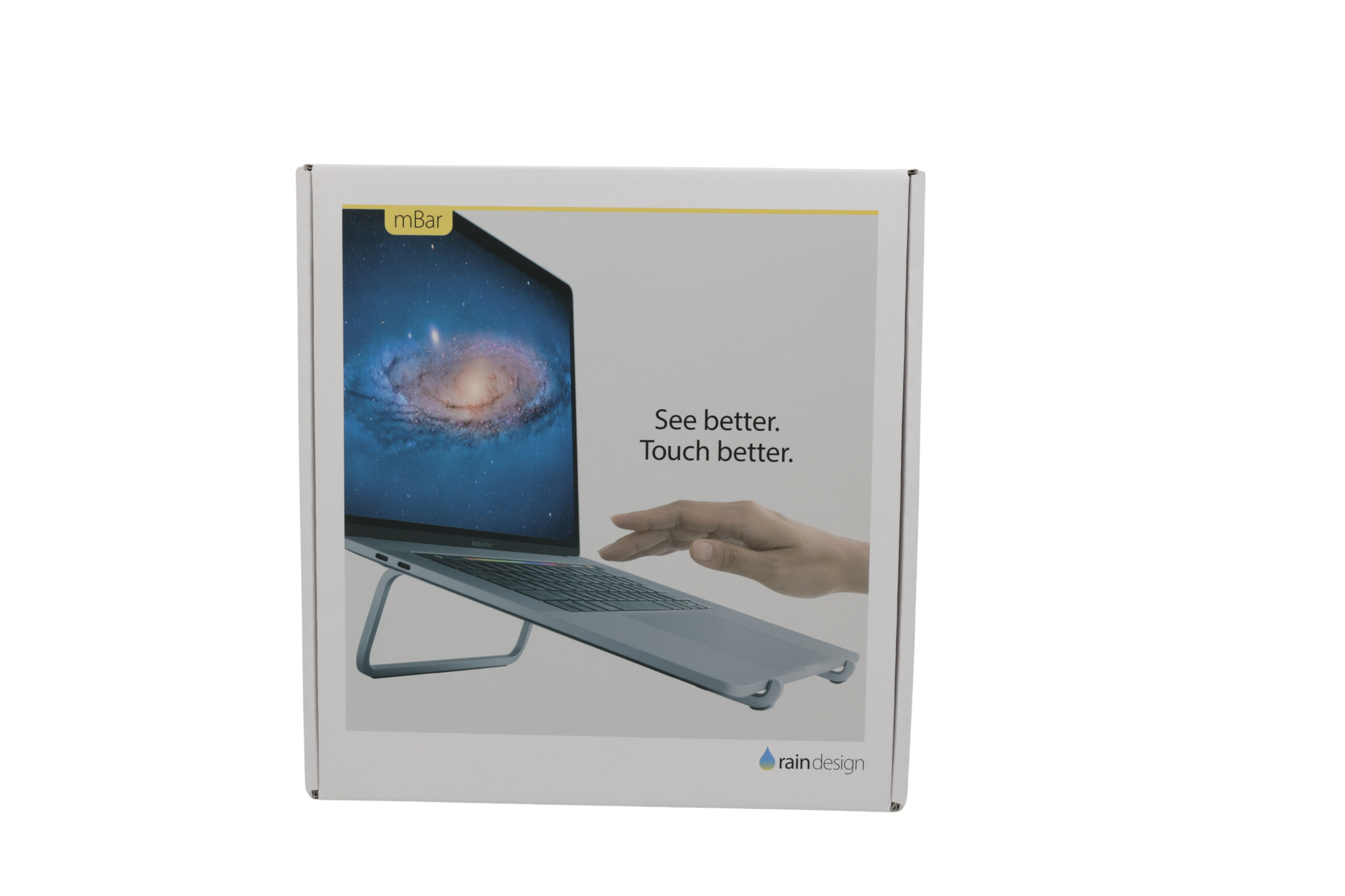 Ein Laptop mit einem Galaxien-Hintergrund auf einem Ständer.