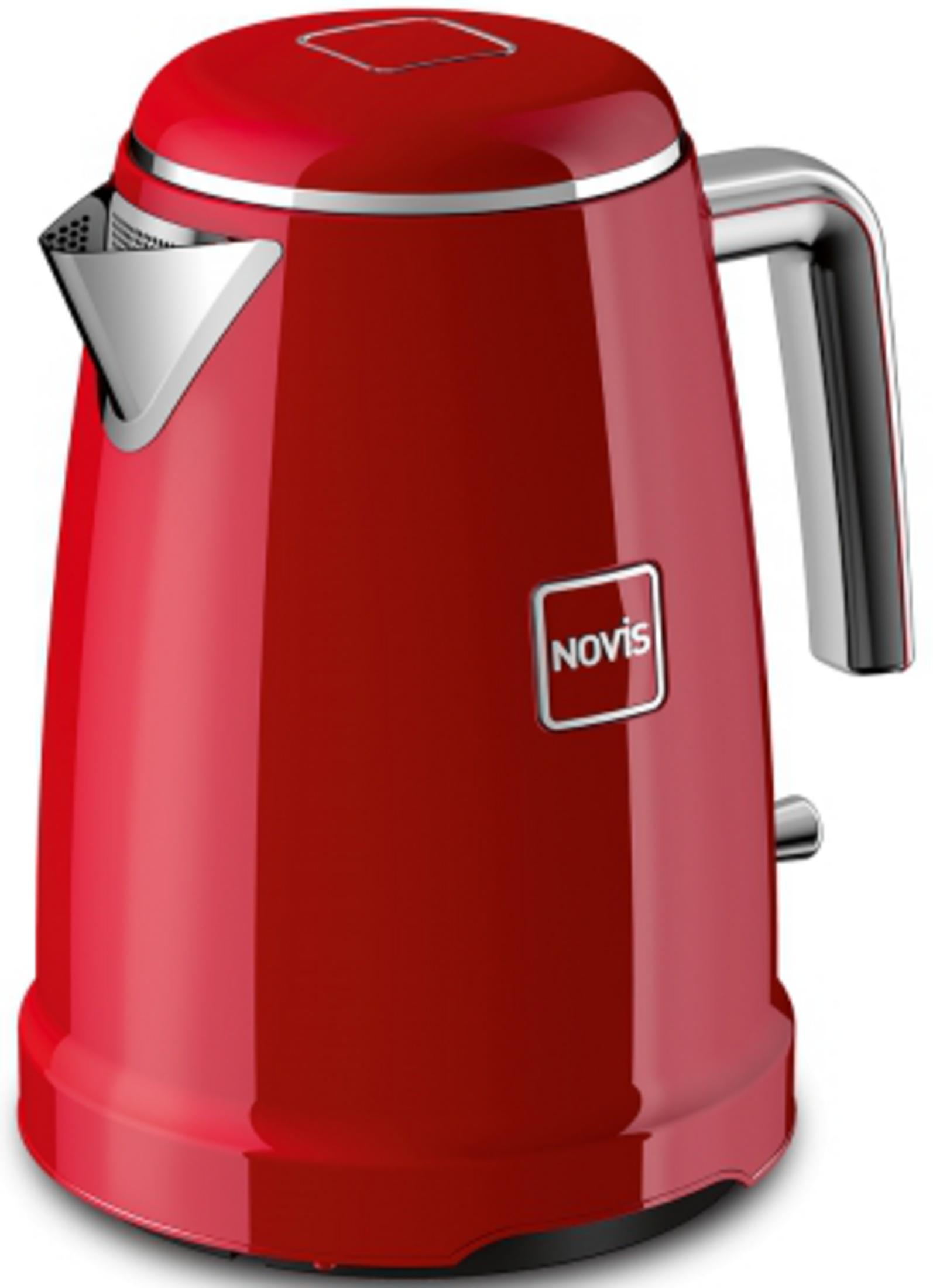 Ein roter Wasserkocher mit silbernen Akzenten und dem Novis-Logo.