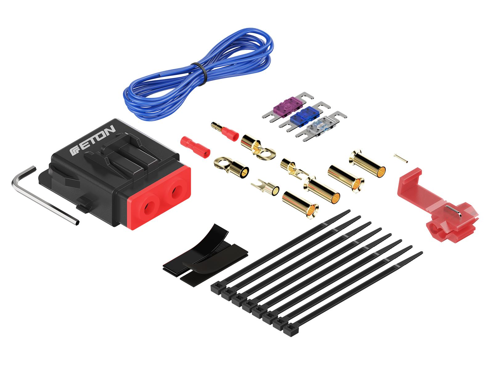 Ein Stromverteiler, Kabel, Sicherungen, Verbinder und Kabelbinder auf weißem Grund.