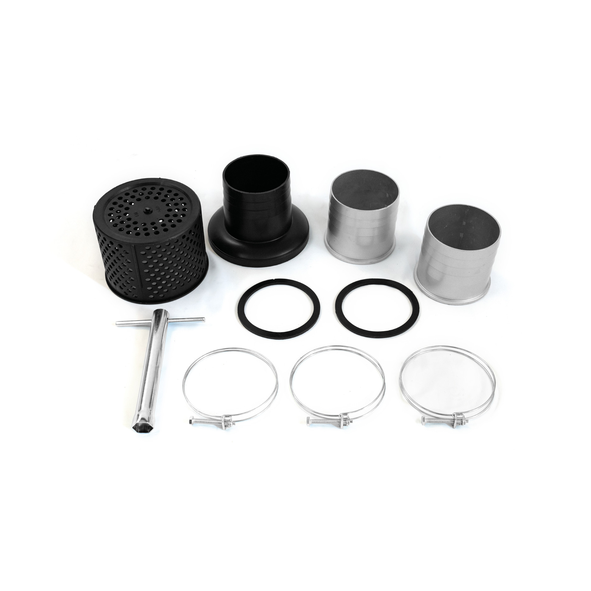 Czarny perforowany pojemnik, czarny adapter, dwie srebrne rury, dwa pierścienie, trzy obejmy, narzędzie.