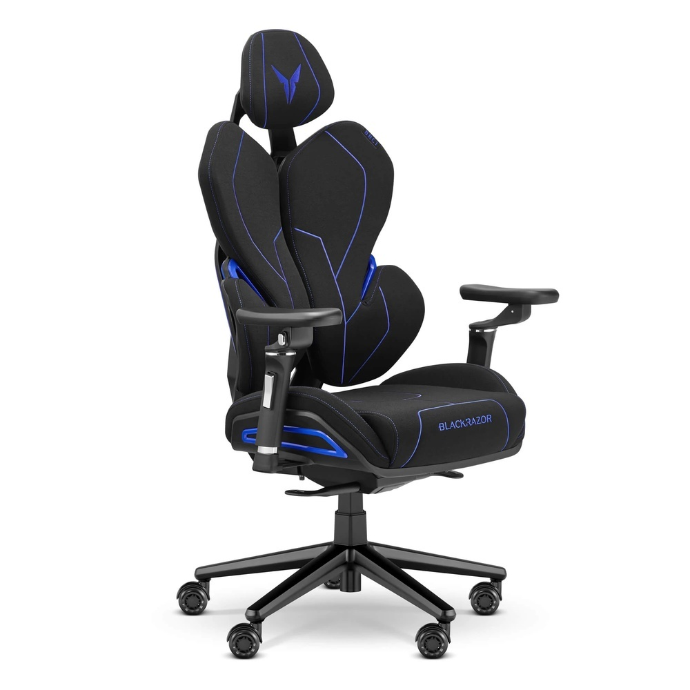 Czarny fotel gamingowy z niebieskimi akcentami i logo na białym tle.
