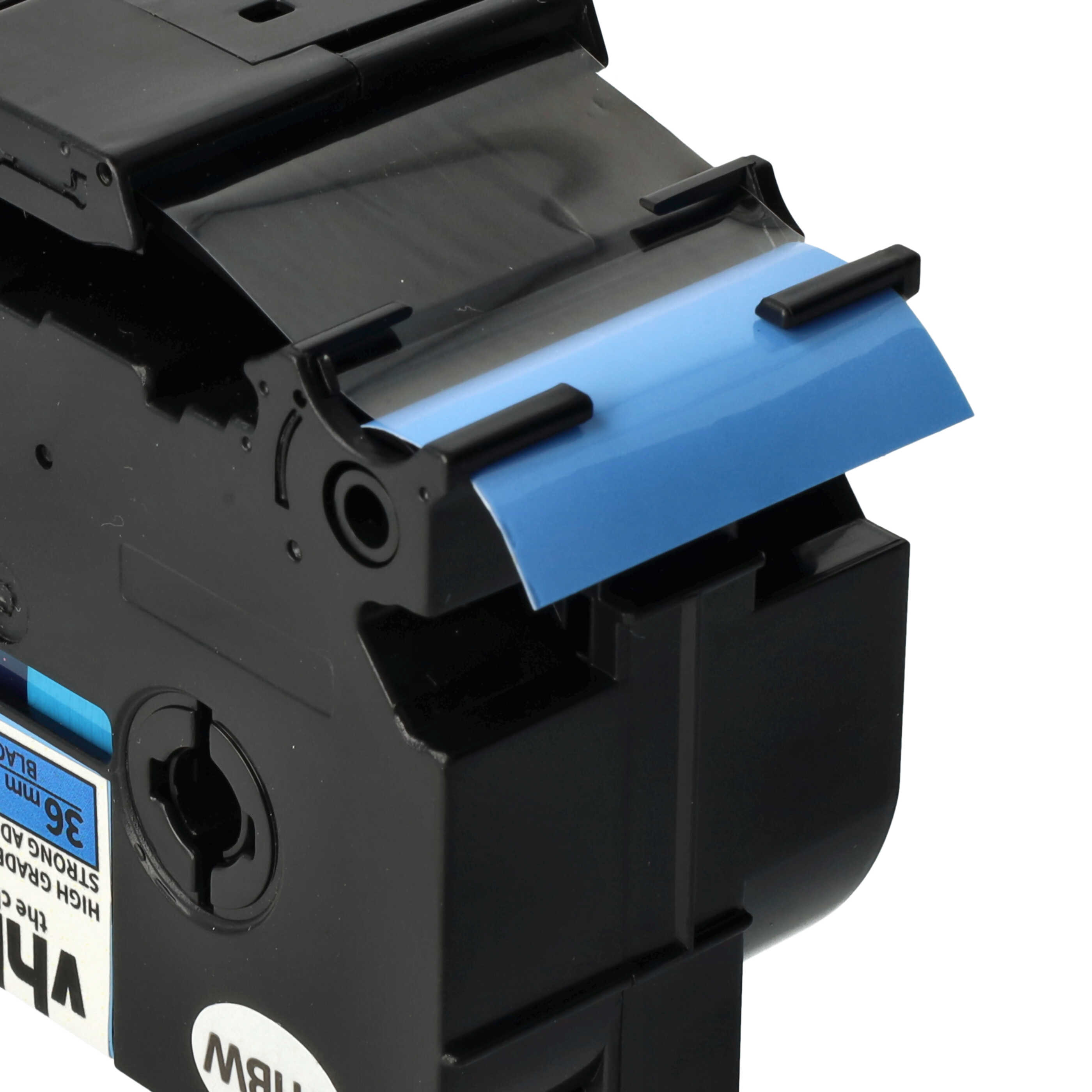 Nahaufnahme einer schwarzen Kassette mit blauer Bandabdeckung und Beschriftung.