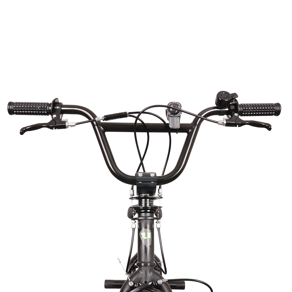 Czarna kierownica roweru z chwytami, hamulcami, dzwonkiem i odblaskiem.