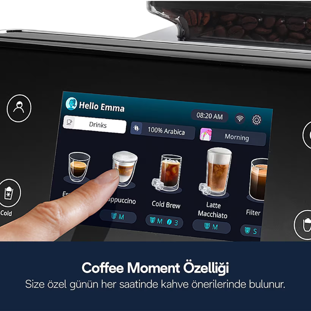 Bir parmak, kahve makinesi ekranındaki cappuccino simgesine dokunuyor.