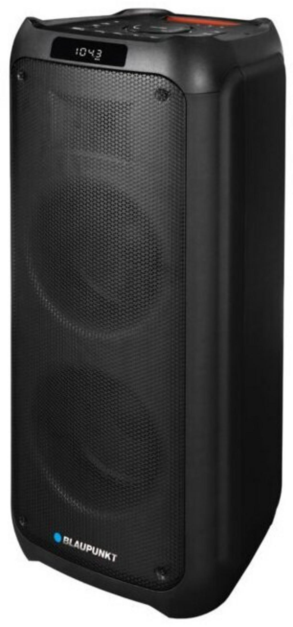 Altoparlante nero con display digitale e logo Blaupunkt.