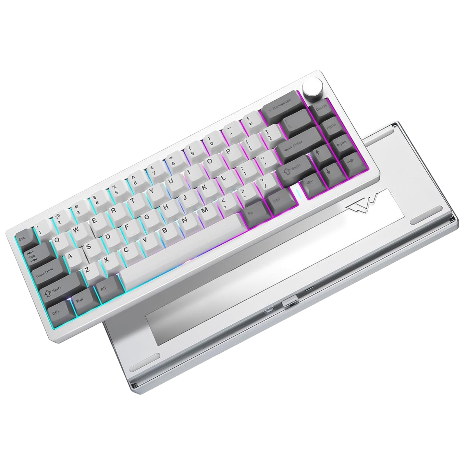Een wit toetsenbord met RGB-verlichting ligt bovenop een ander wit toetsenbord.
